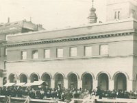 Dolac 1929. godine. Pri dovršetku izgradnje, već sa ženama koje trže